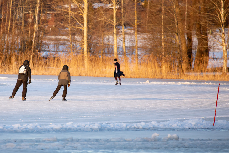 Retkiluistelua Tuusulanjärvellä