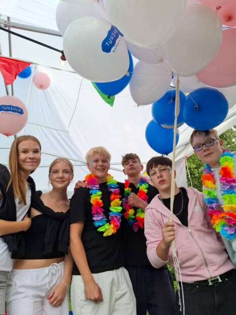 Nuorisovaltuutetut Tuusulan Taiteiden Yössä