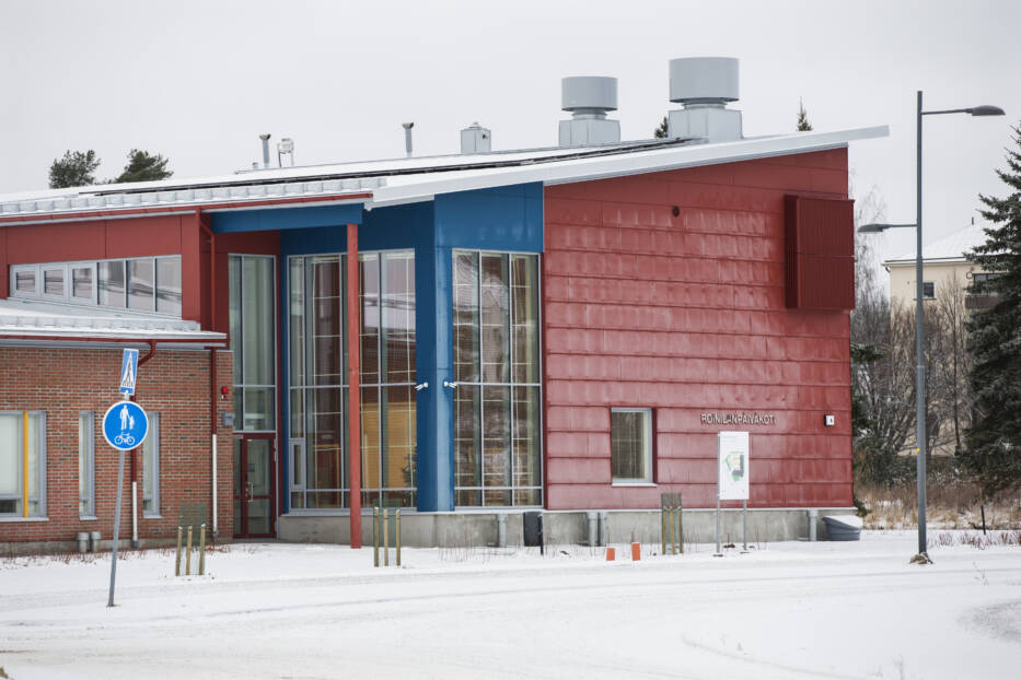Roinilan päiväkodin julkisivu tieltä katsottuna