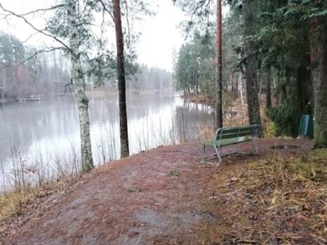 Kellokosken Syvänlahdenpuiston taidepolku