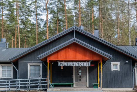 Metsäpirtin julkisivu