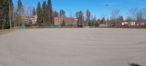Hiekkakenttä joka on juuri lanattu.