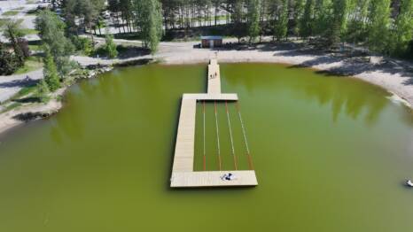 Urheilukeskuksen uimaranta ja laituri