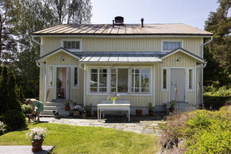 Vuoden 2025 Tarinoiden Talot -tapahtuman kohde Vanhaa kunnioittava koti ulkoapäin.