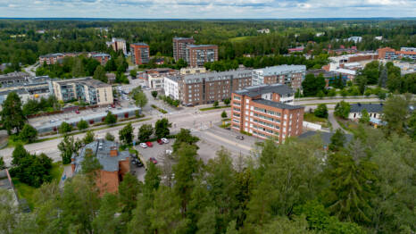 Aerial view of the centre of Hyrylä, showing roads, buildings and trees.