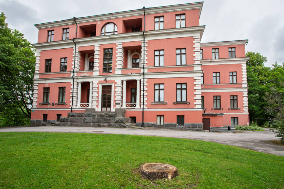 Kellokosken kartanon julkisivu